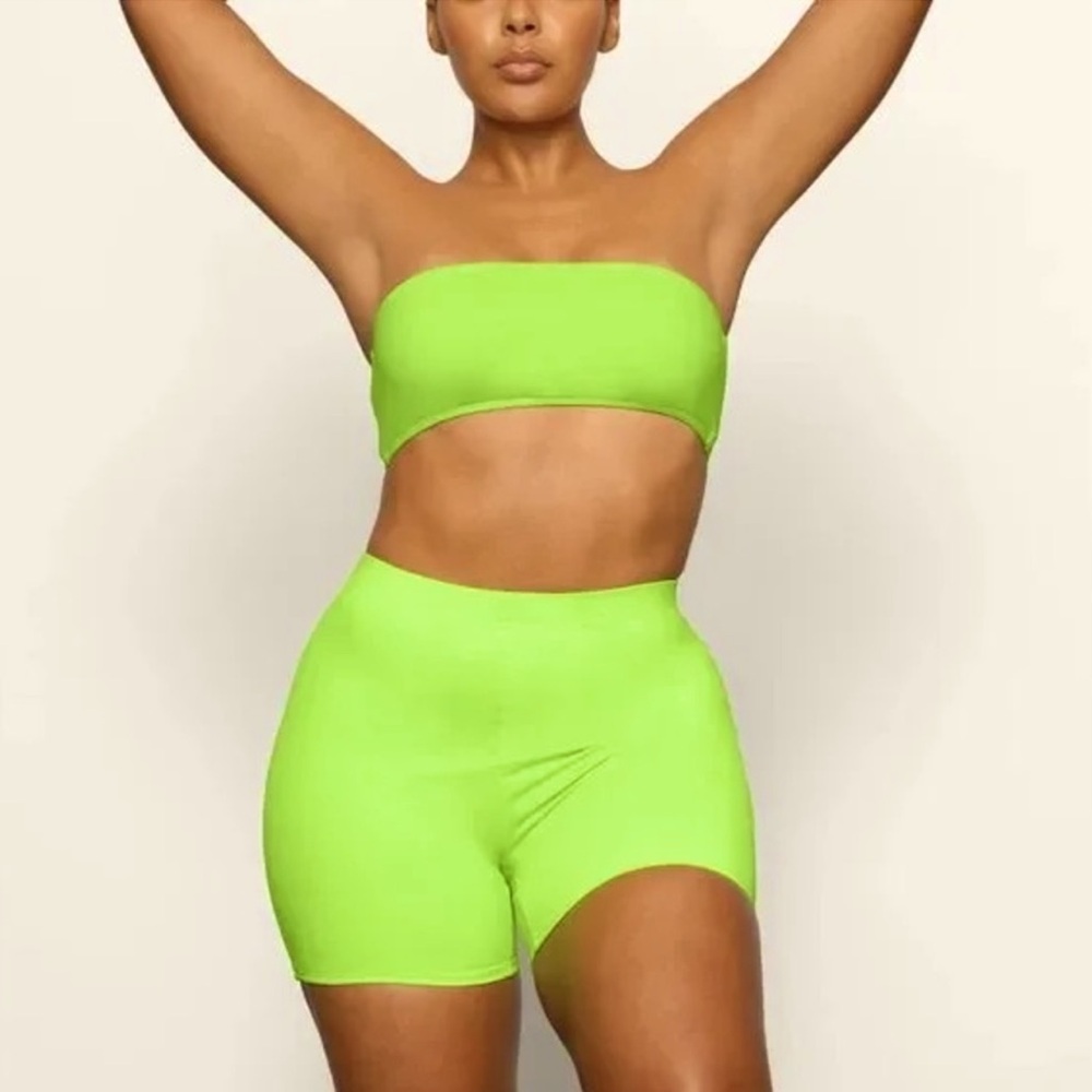 SKIMS Swim Mid Waist Short - M